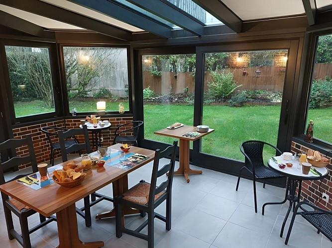 Résidence honfleuraise_veranda petit dejeuner