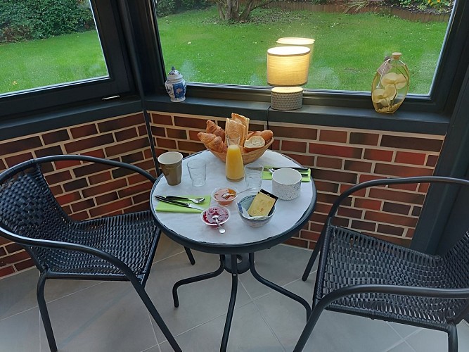 Résidence honfleuraise_petit dejeuner dans veranda