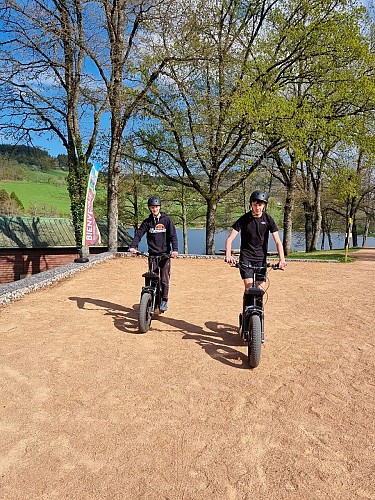Location trottinette électrique sur la base de loisirs de Saint Clément