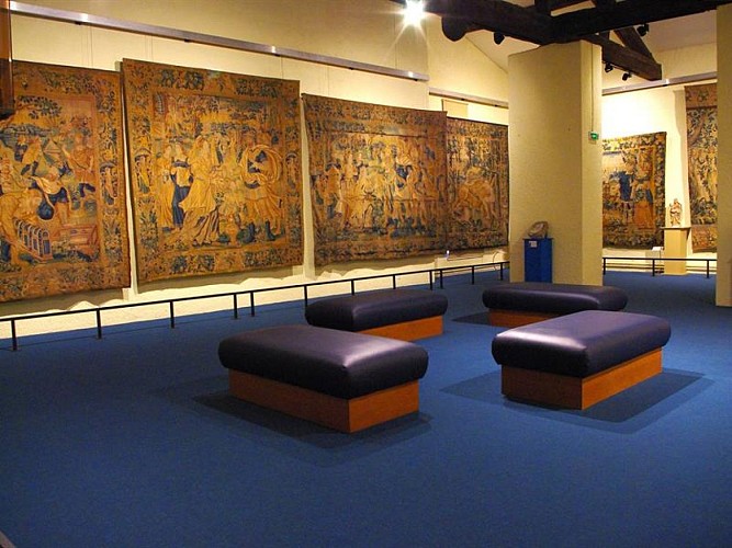 MUSÉE D'ART ET D'HISTOIRE MICHEL HACHET