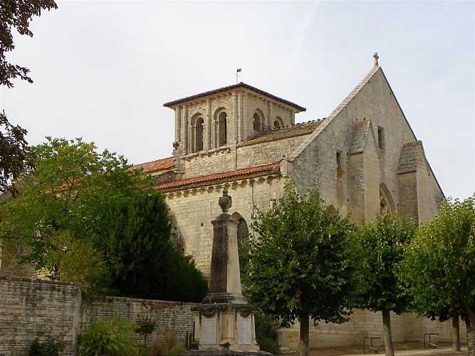 L'église Saint Maixent.