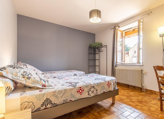 Chambre lumineuse et spacieuse