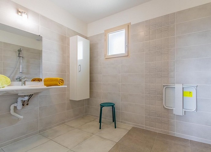 Salle de bain lumineuse