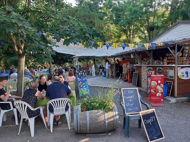 La Guinguette de Trébas au bord de l'eau Tarn