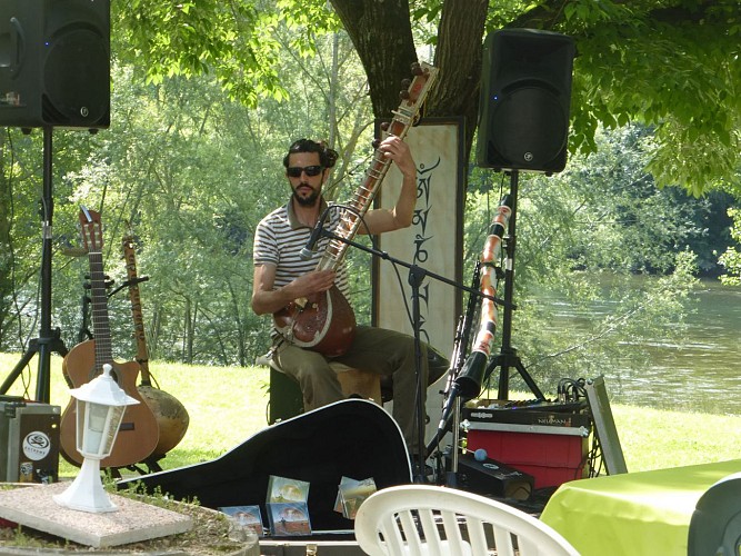 La Guinguette de Trébas au bord de l'eau Tarn