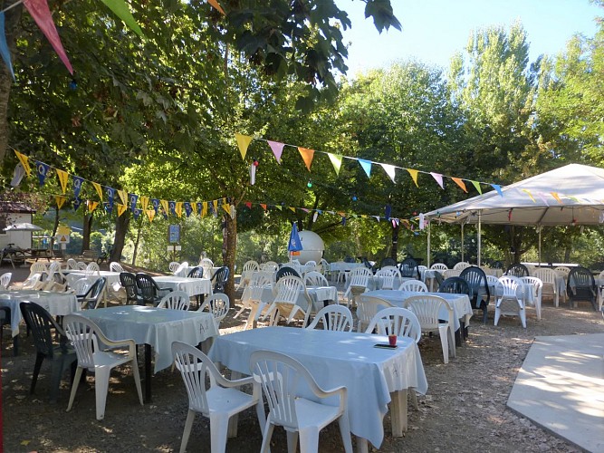 La Guinguette de Trébas au bord de l'eau Tarn