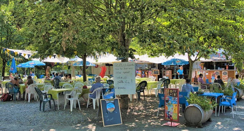 La Guinguette de Trébas au bord de l'eau Tarn