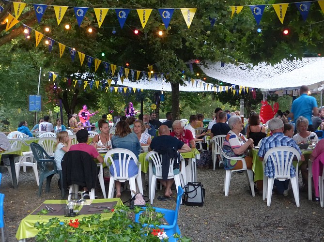 La Guinguette de Trébas au bord de l'eau Tarn