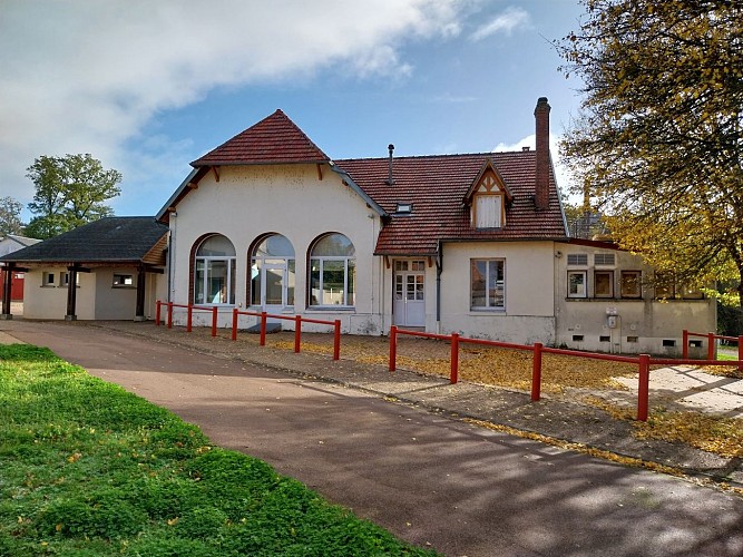 Pierrefitte es bois - centre Loiréolé - extérieurs - Centre de Vacances CGCV