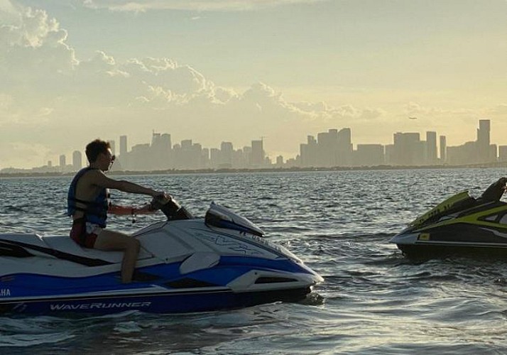 Tour en jet-ski (avec petit tour en bateau inclus) dans la baie de Biscayne - Miami