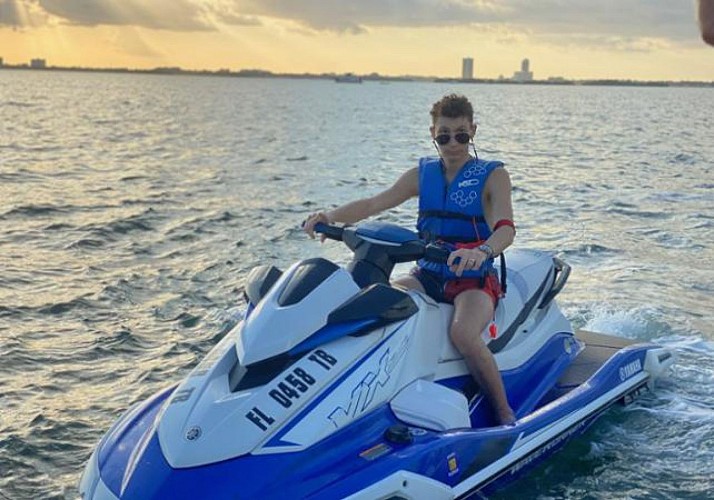 Tour en jet-ski (avec petit tour en bateau inclus) dans la baie de Biscayne - Miami