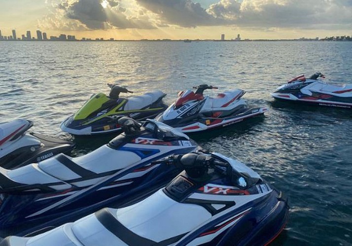 Tour en jet-ski (avec petit tour en bateau inclus) dans la baie de Biscayne - Miami