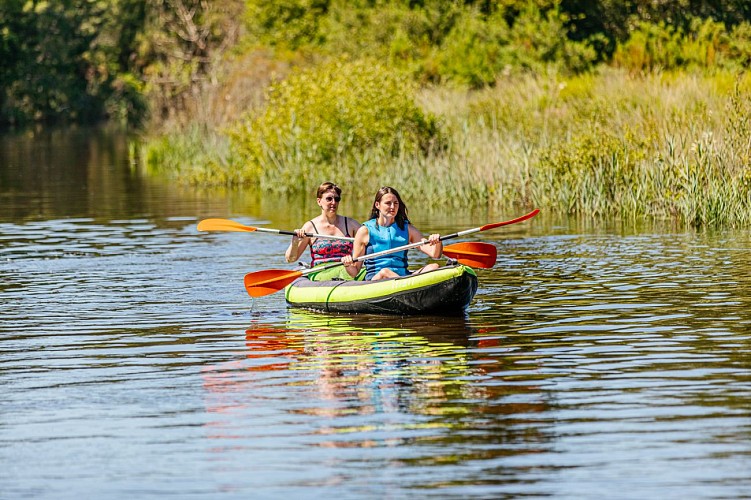 Canoë sur le canal des étangs du Porge 