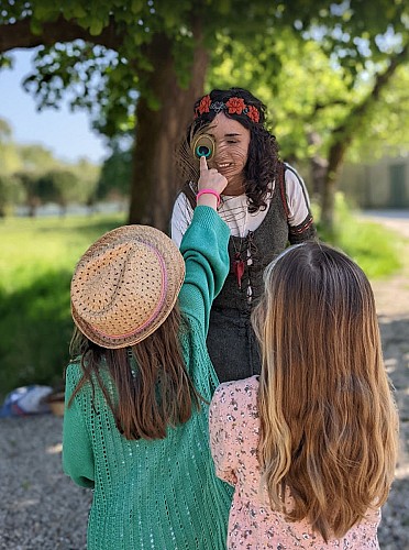 photo alice plume et enfants - Annie Au pays des paons