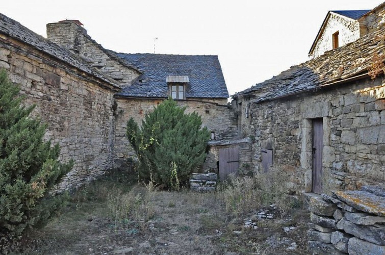 Une maison à Rougès-Parets