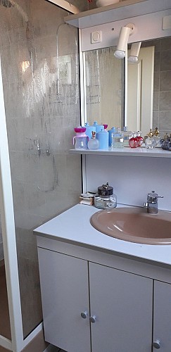 Salle de bain partagée