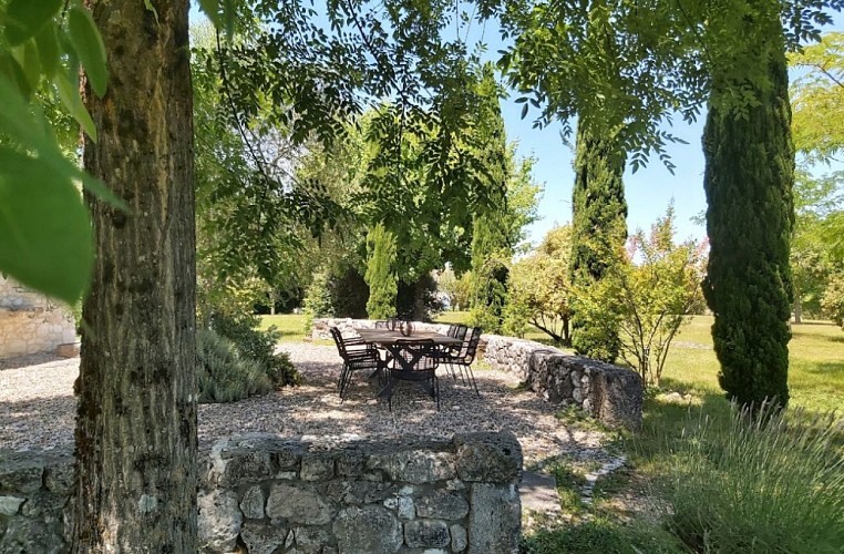 jurmilhac_pigeonnier_terrasse