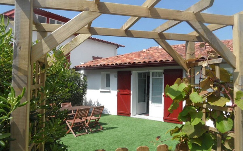 thumbnail_entrée privée sur jardin sud 1440x900