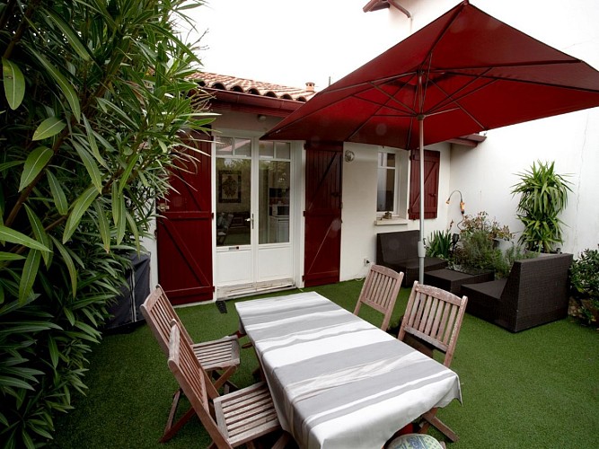 thumbnail_jardin sud avec mobilier jardin 1440x900