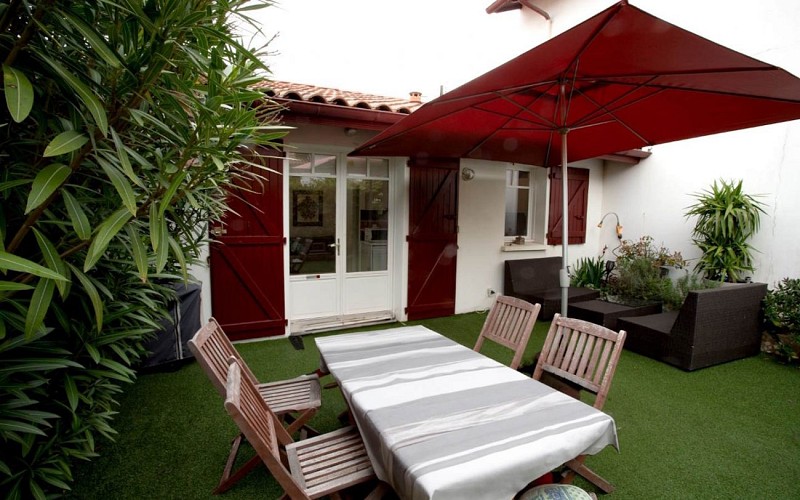 thumbnail-jardin-sud-avec-mobilier-jardin-1440x900