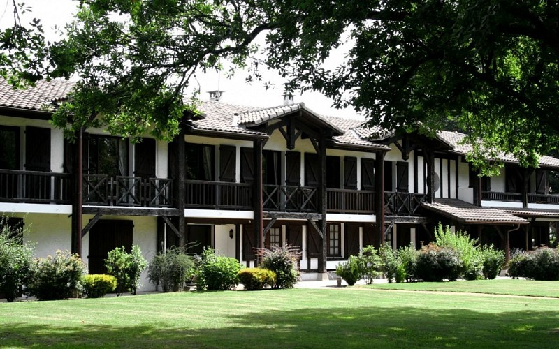 auberge-pins-facade3-2