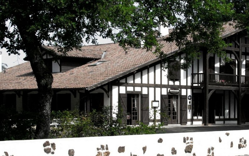 auberge-pins-facade-2