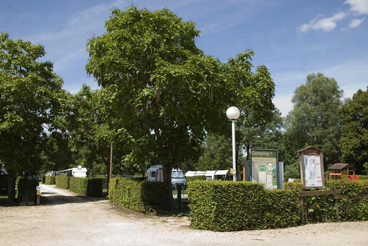 Städtischer Campingplatz in Nivigne-et-Suran