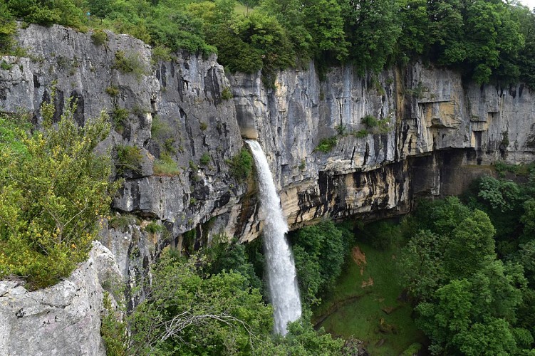Cerveyrieu waterfall