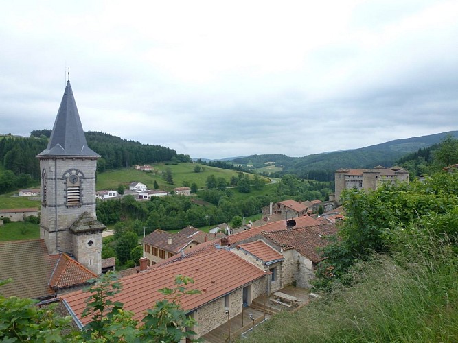 Iglesia de Chalmazel y sus vidrieras de Théodore Hanssen