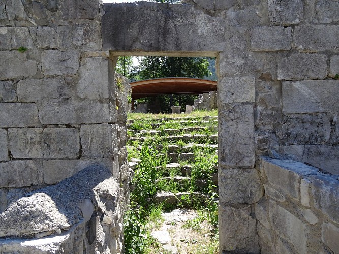 Vestiges de l'abbaye de Clausonne