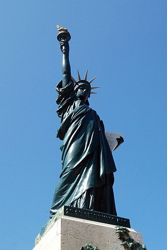 Statue de la Liberté et Monument St Romme