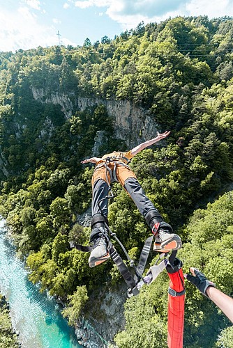 bungee jumping