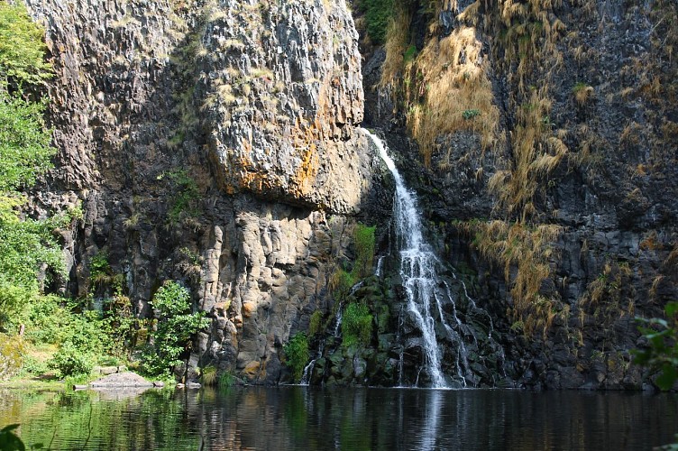 Waterfall and Castle of Sailhant