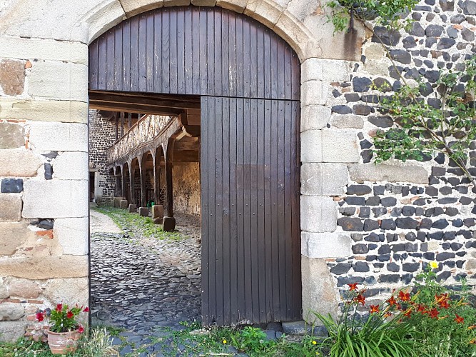 Prieuré et Eglise de Montverdun