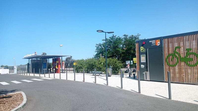 Gare de La Couronne - Carro