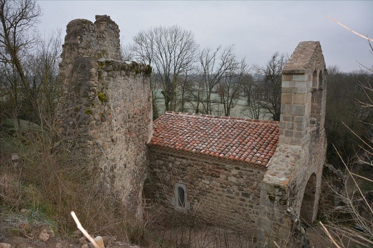 Site et jardin médiévaux de Donzy