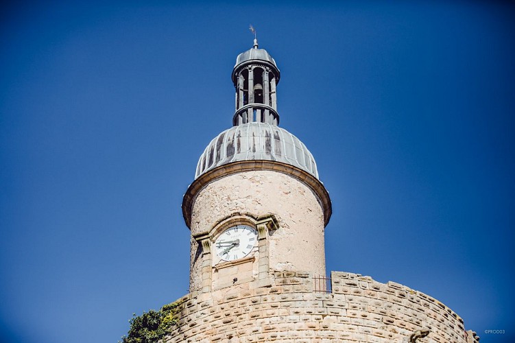 Tour Quiquengrogne et Maison Canoniale
