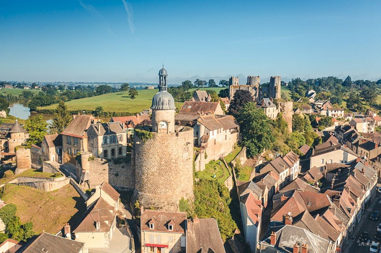 Tour Quiquengrogne et Maison Canoniale