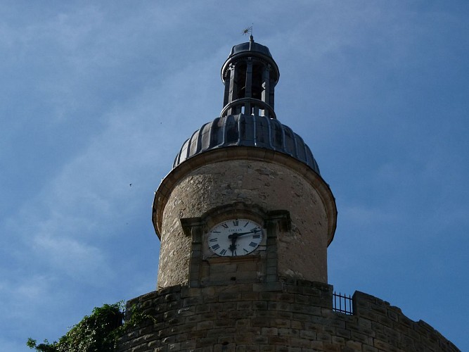 Tour Quiquengrogne et Maison Canoniale
