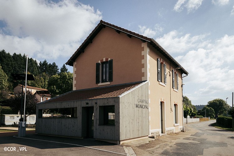 Aire d'accueil et de service - Camping municipal "Les Favres"