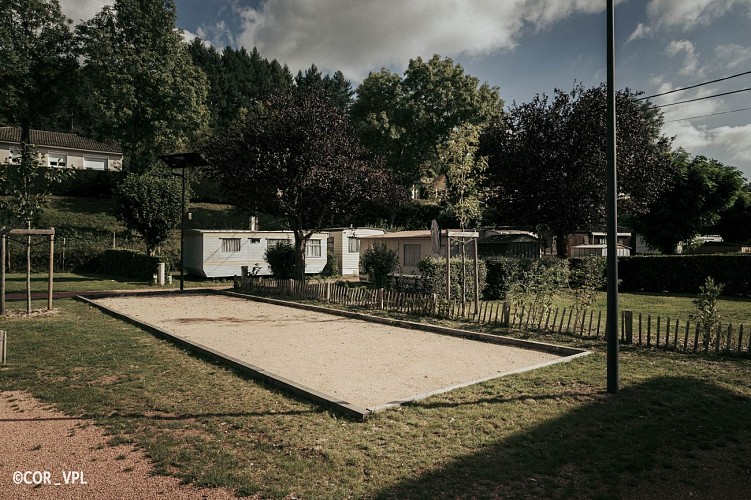 Aire d'accueil et de service - Camping municipal "Les Favres"