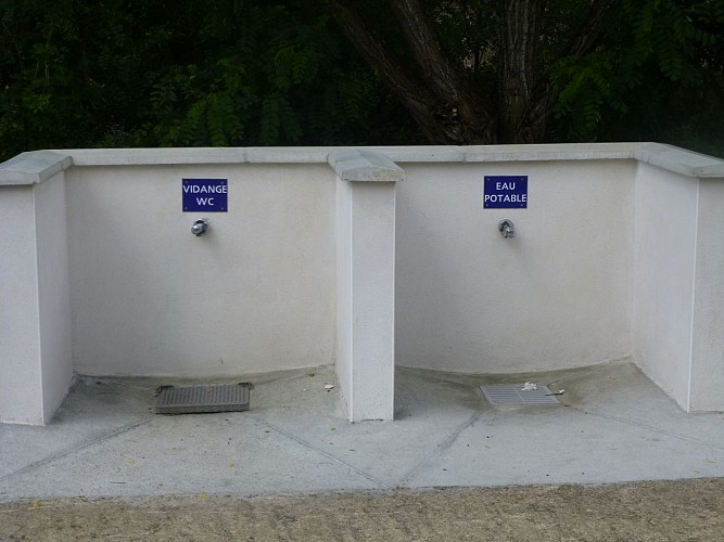 Aire de service camping-cars de Lamure-sur-Azergues