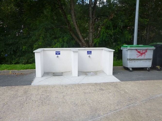 Aire de service camping-cars de Lamure-sur-Azergues