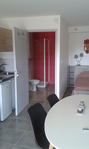 Studio dans villa neuve