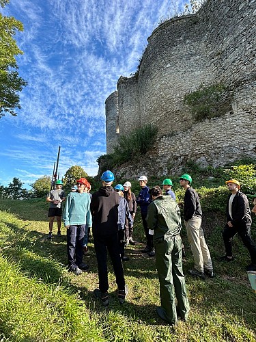 La Forteresse Médiévale de Montaigu-le-Blin et ses symboles laisse place aux bénévoles