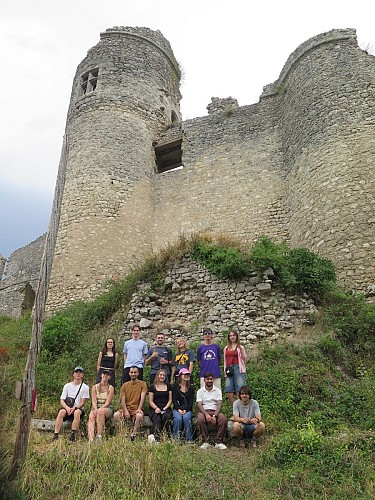La Forteresse Médiévale de Montaigu-le-Blin et ses symboles laisse place aux bénévoles