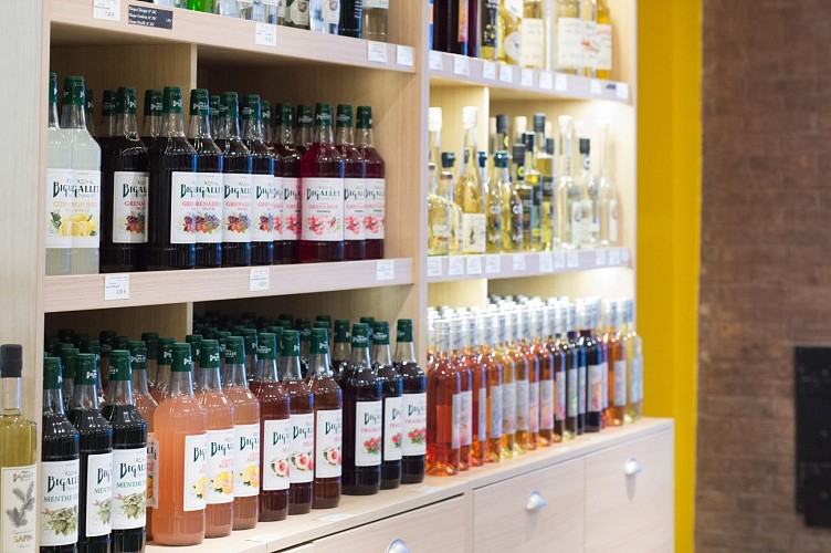 "Bigallet" : liquors and syrups factory