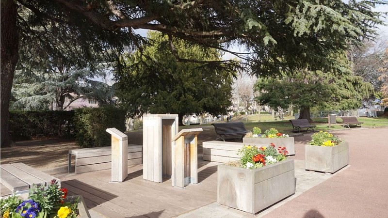 Le  parc Montjoly et son château-mairie
