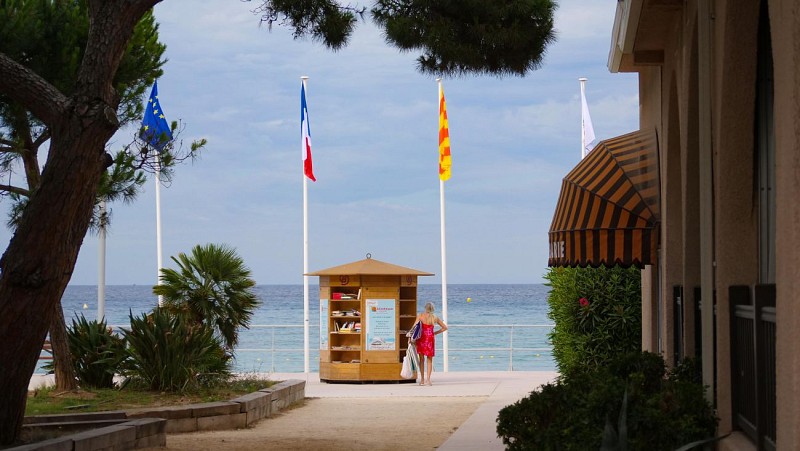 Bibliothek am Strand