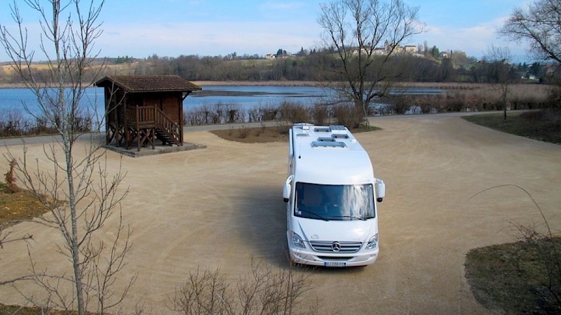 Aire de stationnement de camping-car